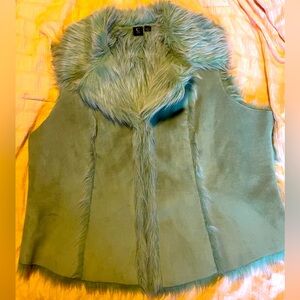 Bright Green EUC Fur Suede Vest size Large! Capri Perfect for‎ Christmas!
